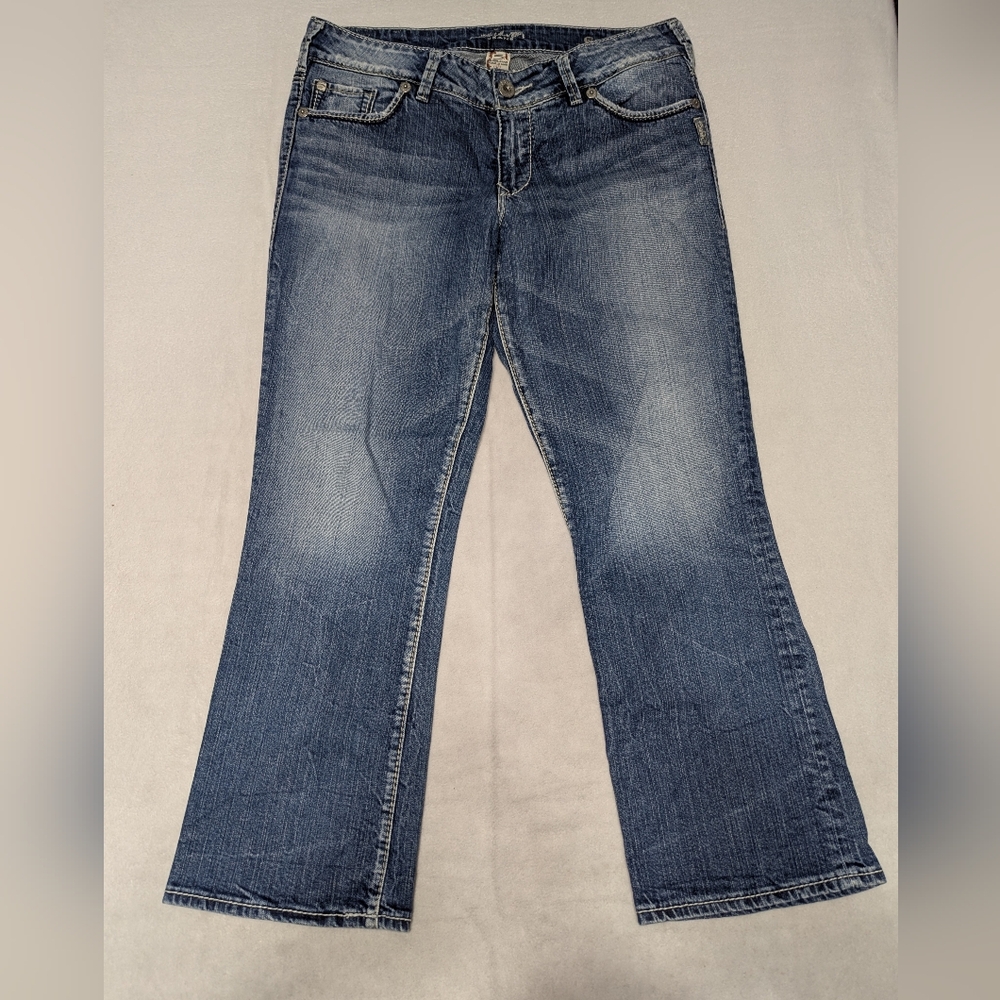 Silver Jeans Suki Bootcut Capris Women's Distressed Embroidered Size 31 - Picture 2 of 7